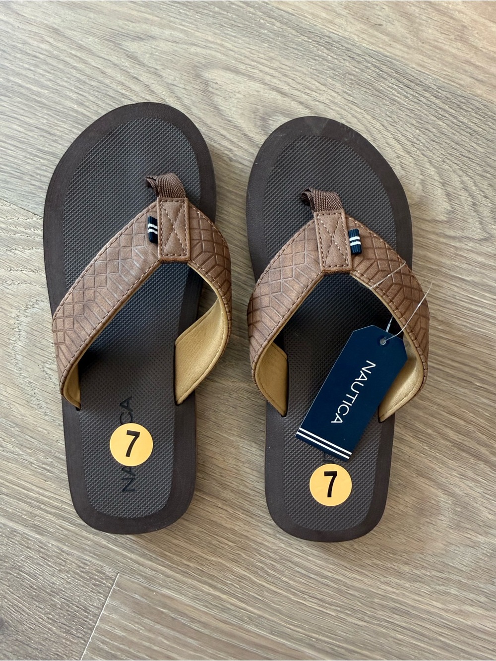 Nautica Men’s/boys Brown Flip Flop Sandals NWT size 7
